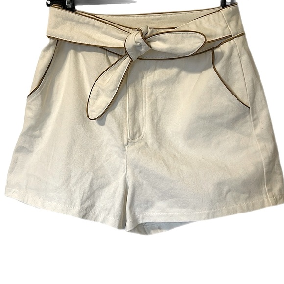 Tie front shorts with pockets and contrasting piping - Picture 6 of 10